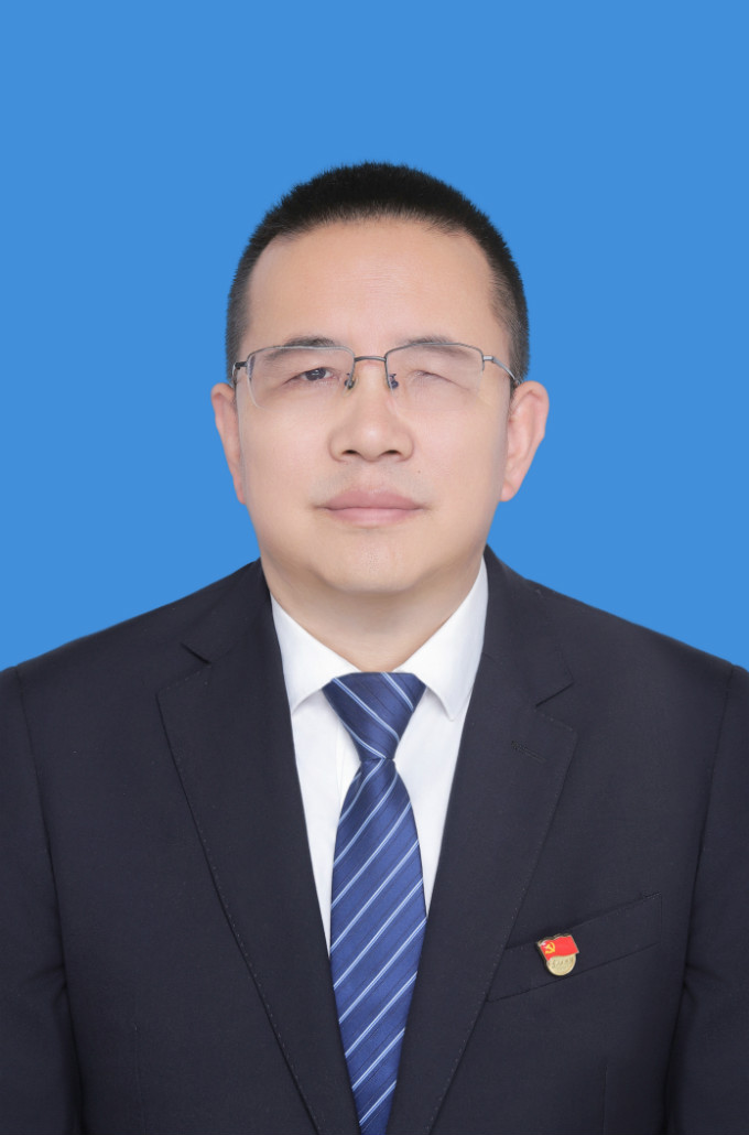 格桑羅布（黨委委員、副總經(jīng)理）